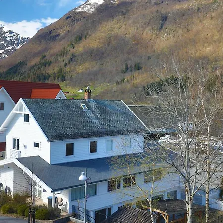 Svingen * Balestrand